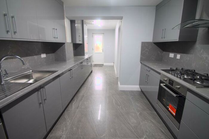 4 Bedroom Terraced House To Rent In Minster Way, Slough, SL3