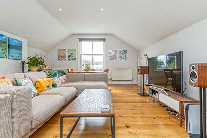 2 Bedroom Flat To Rent In Madeley Road, Ealing, W5