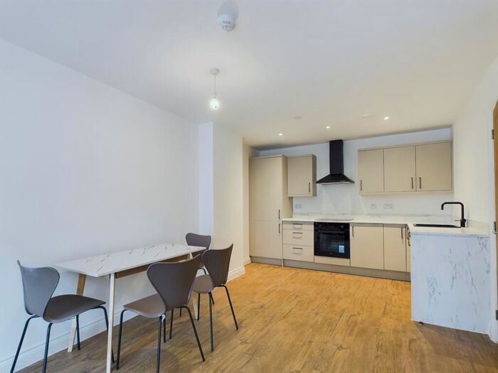 2 Bedroom Apartment To Rent In Queen Street, City Centre, Sheffield, S1