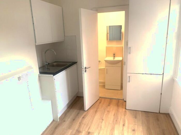 Studio To Rent In Archway Road, London, N6