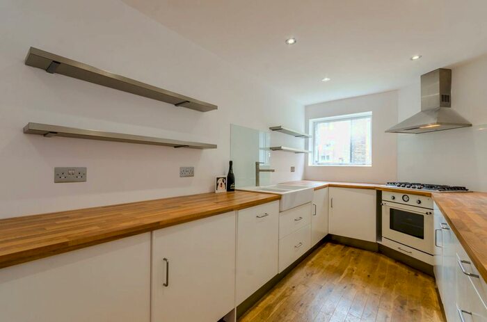 2 Bedroom Flat To Rent In Cromwell Avenue, Highgate, London, N6