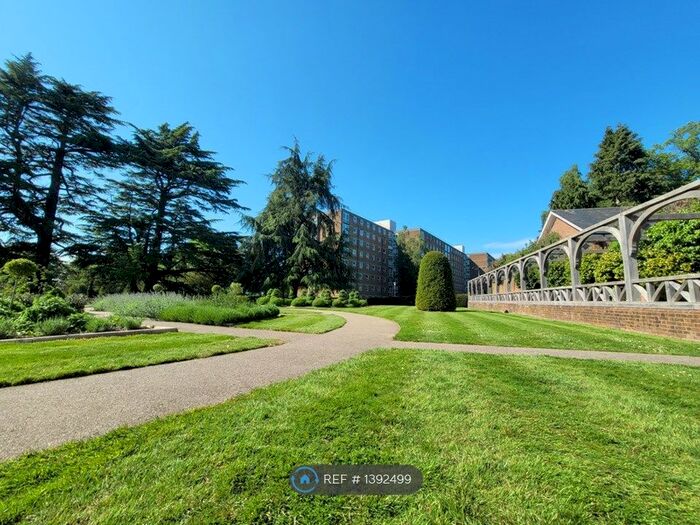 2 Bedroom Flat To Rent In Pound Hill, Crawley, RH10