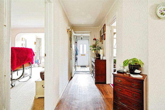 2 Bedroom Bungalow For Sale In Wroslyn Road, Freeland, OX29