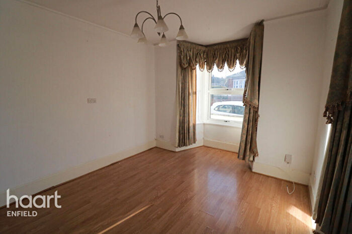 1 Bedroom Semi Detached House To Rent In Walton Road, Hoddesdon, EN11