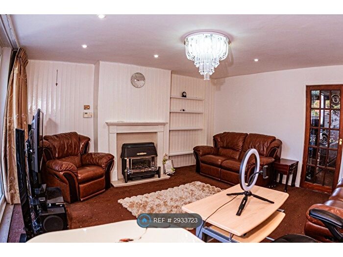 3 Bedroom End Terrace House To Rent In Compton Road, Coventry, CV6