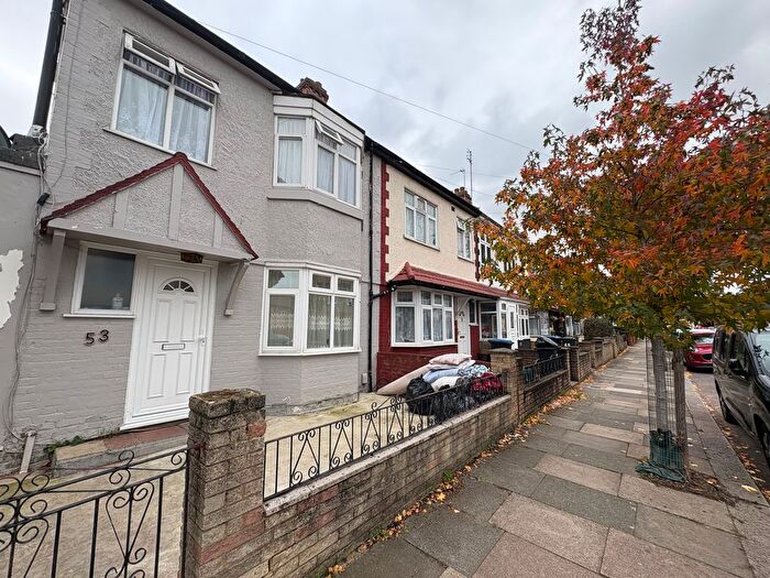 Studio To Rent In Cornwallis Avenue, London, N9