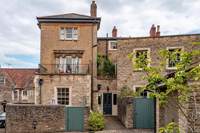 2 Bedroom Flat For Sale In Bath Street, Frome, BA11