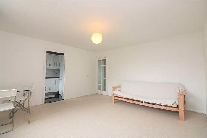 1 Bedroom Apartment To Rent In Wheat Sheaf Close, Canary Wharf, London, E14