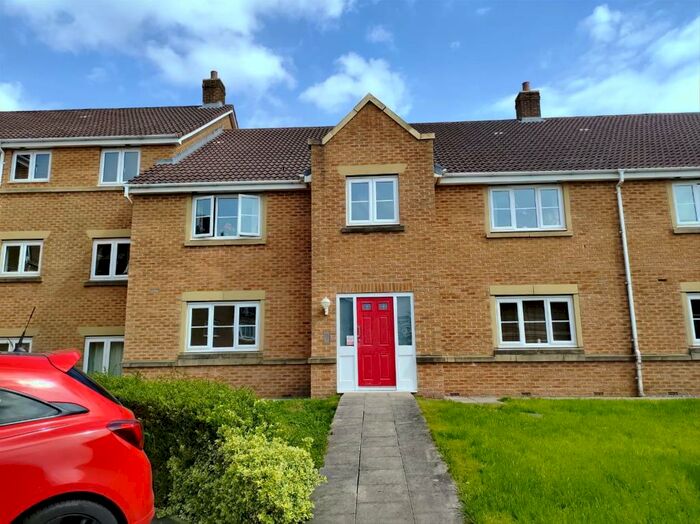 2 Bedroom Flat To Rent In Kirkhill Grange, Westhoughton, Bolton, BL5