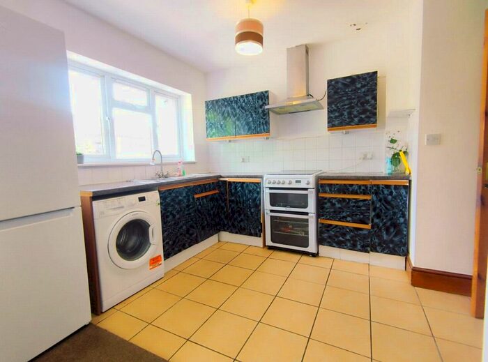 4 Bedroom House To Rent In Birkbeck Road, Ilford, IG2