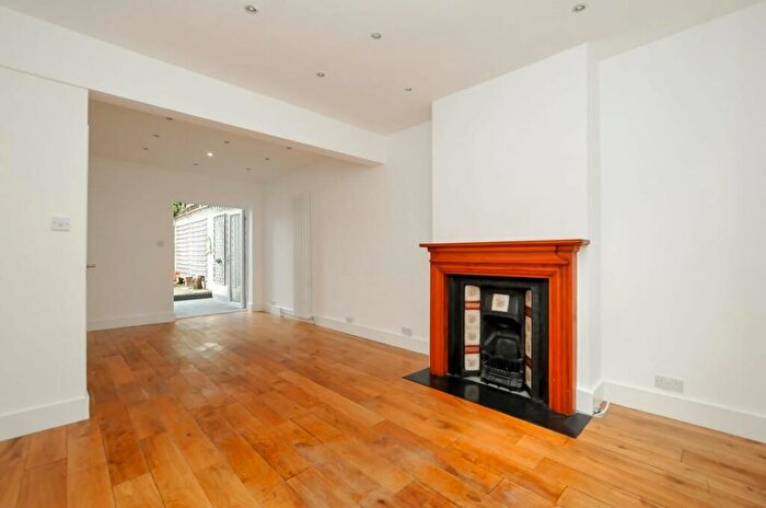 2 Bedroom Property To Rent In Ormsby Place, Stoke Newington, N16