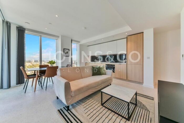 2 Bedroom Flat To Rent In Bouchon Point, Silk District, London, E1