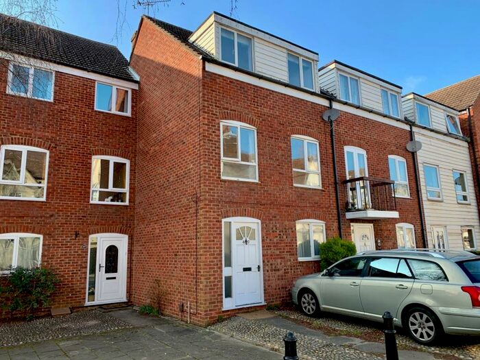 4 Bedroom Town House To Rent In Abingdon, Town Centre, OX14