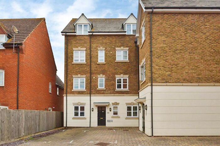 2 Bedroom Flat For Sale In Morland Drive, Grange Farm, Milton Keynes, Buckinghamshire, MK8