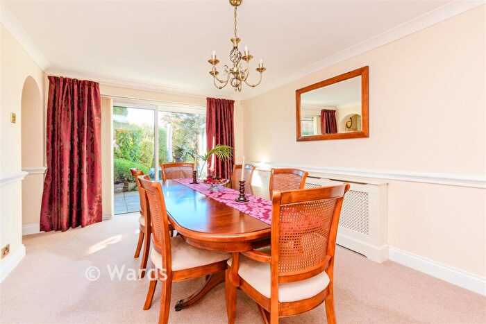 3 Bedroom Chalet For Sale In Mill Lane, Chatham, Kent, ME5