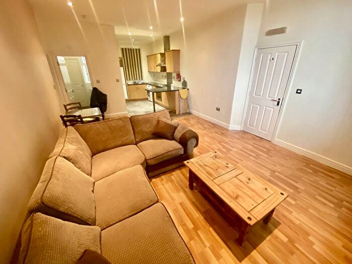 1 Bedroom Flat To Rent In Trewyddfa Road, Morriston, Swansea, SA6