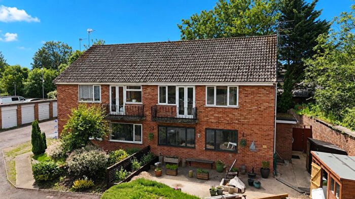 2 Bedroom Maisonette For Sale In Barnwood Road, Gloucester, GL4
