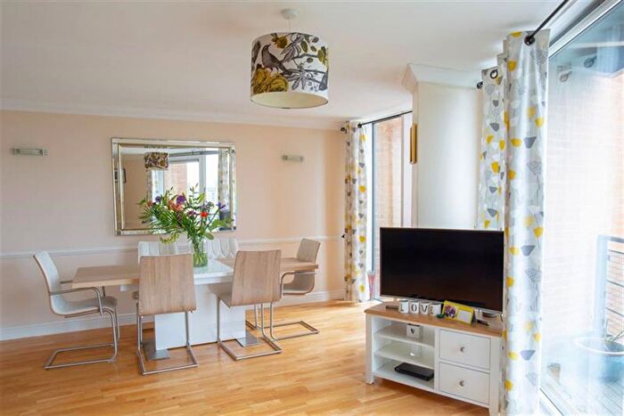 2 Bedroom Flat To Rent In Sunderland Point, E16