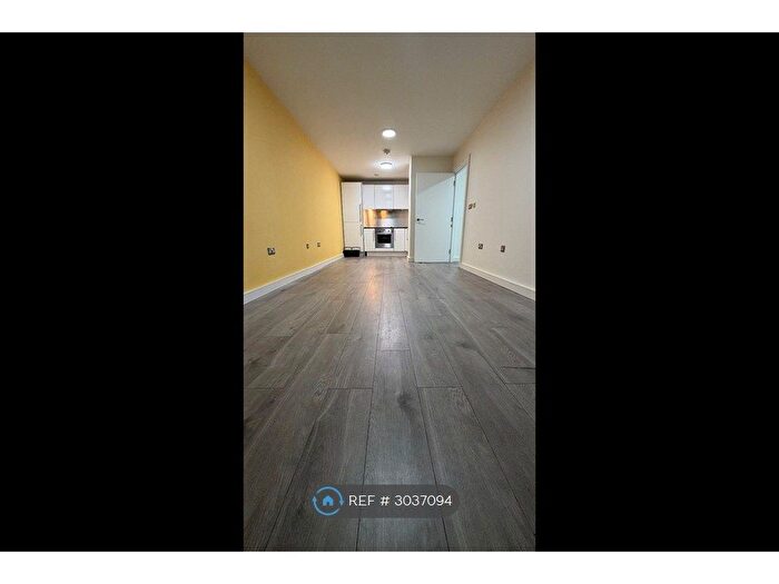 2 Bedroom Flat To Rent In High St, Slough, SL1