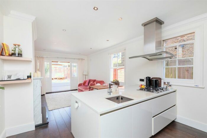 2 Bedroom Flat To Rent In Dunraven Road, London, W12