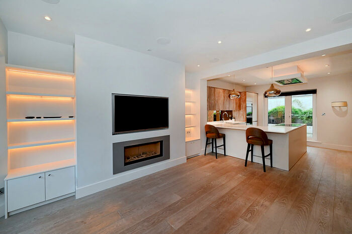 3 Bedroom Terraced House To Rent In Meynell Gardens, Hackney, E9