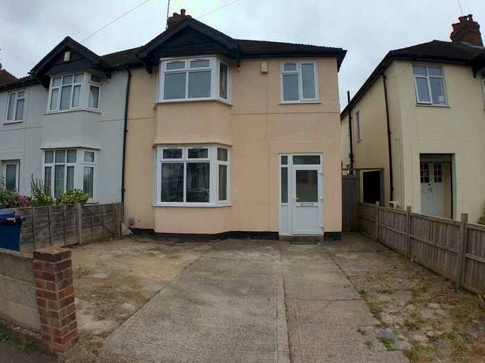 6 Bedroom Semi-Detached House To Rent In Kenilworth Avenue **Available In September **, OX4