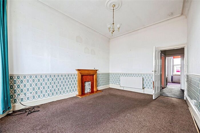 2 Bedroom Flat For Sale In East Princes Street, Helensburgh, Argyll And Bute, G84