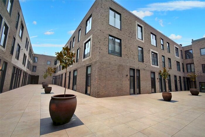 1 Bedroom Flat To Rent In Emerald House, A London Road, Newbury, Berkshire, RG14