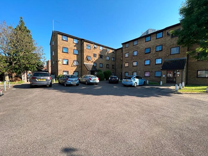 2 Bedroom Flat To Rent In Gurney Close, Barking, IG11