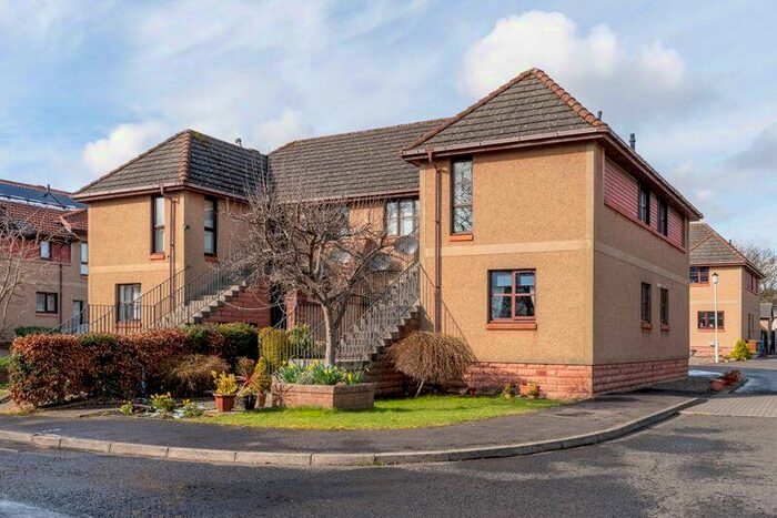 2 Bedroom Flat For Sale In The Byres, Rosyth, KY11