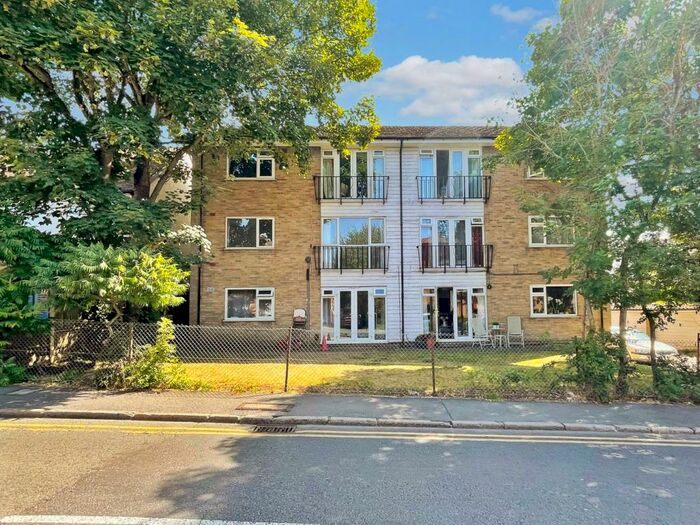 2 Bedroom Flat To Rent In Station Road, Amersham, HP6