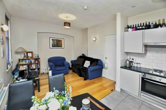 1 Bedroom Flat To Rent In North End Road, Golders Green, NW11