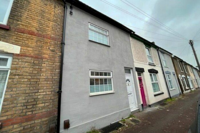 3 Bedroom Property To Rent In Thorold Road, Chatham, ME5