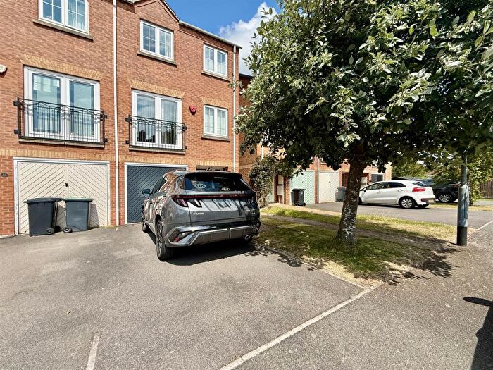 3 Bedroom End Of Terrace House To Rent In Little Holland Gardens, Nuthall, NG16