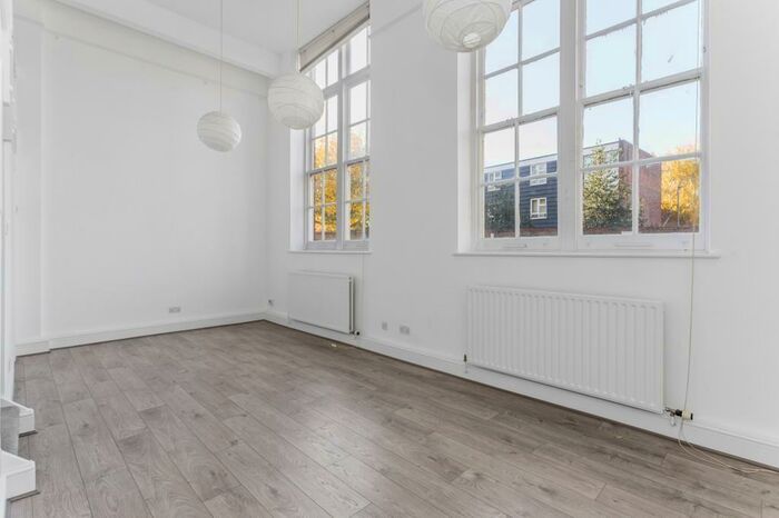 Studio To Rent In Este Road, London, SW11