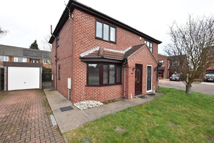 2 Bedroom House For Sale In Northfield Close, West Butterwick, DN17