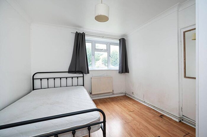 4 Bedroom Flat To Rent In Christian Street, Whitechapel, London, E1