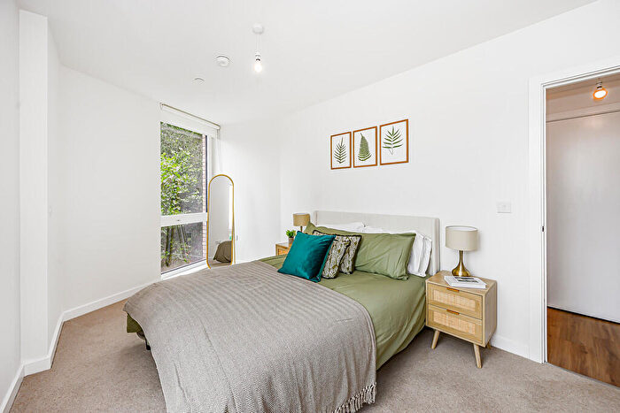2 Bedroom Apartment For Sale In Crescent Gardens, Cherry Orchard Road, Croydon, CR0