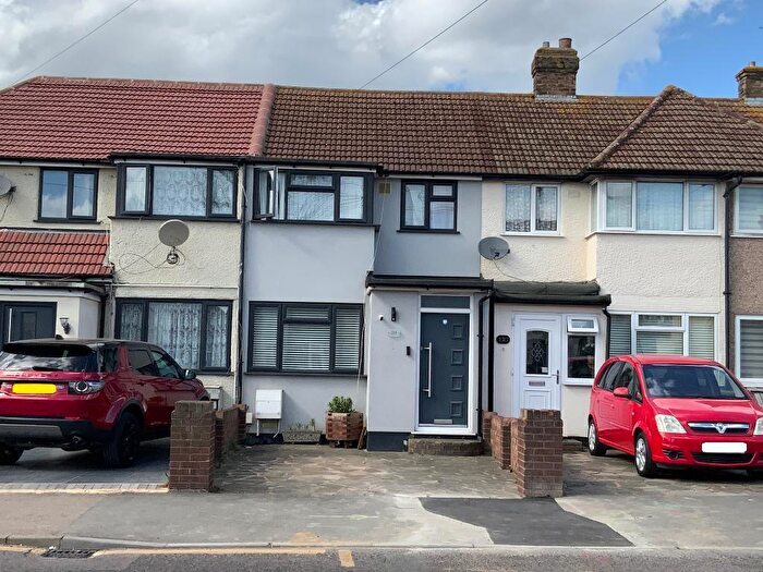 3 Bedroom Terraced House For Sale In Elm Park Avenue, Elm Park, Hornchurch, Essex, RM12