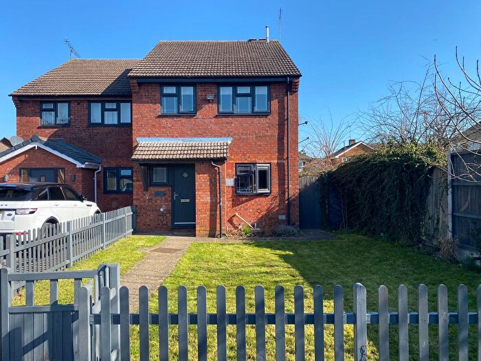 4 Bedroom Semi-Detached House To Rent In Hereford Road, Luton, LU4