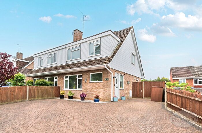 3 Bedroom Semi-Detached House For Sale In Dale Close, Wrecclesham, Farnham, Surrey, GU10