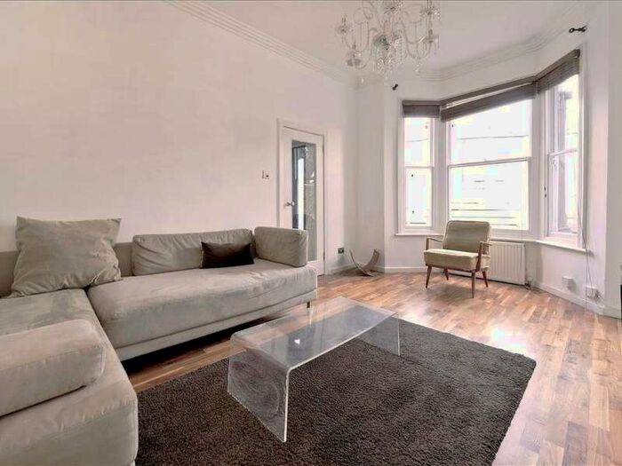 3 Bedroom Semi-Detached House To Rent In Askew Crescent W12