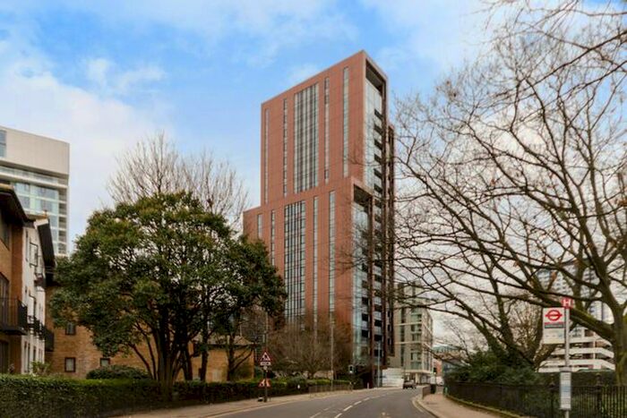 2 Bedroom Flat To Rent In Buckhold Road, Wandsworth Town, London, SW18