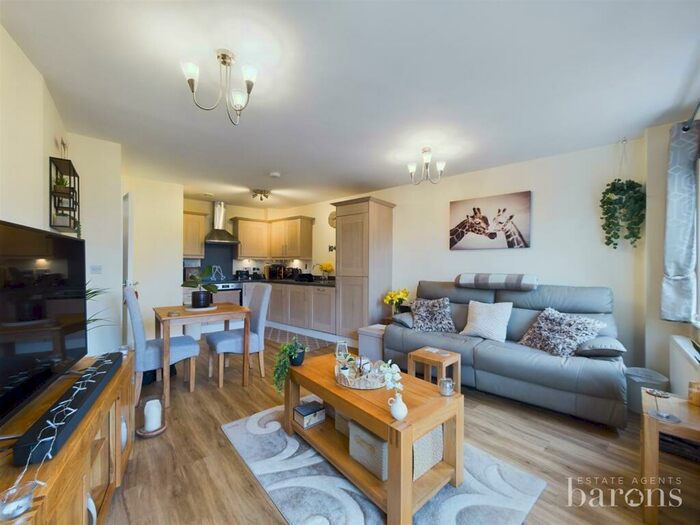 1 Bedroom Flat For Sale In Mallory Road, Basingstoke, RG24