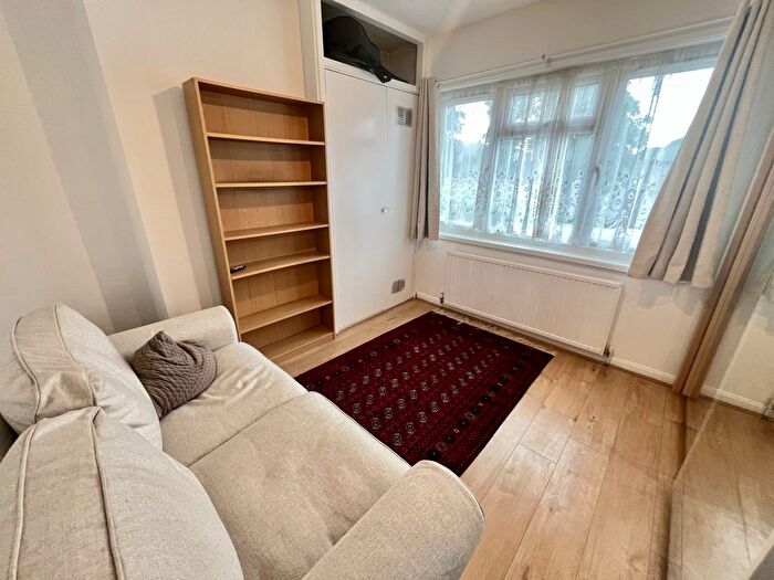 1 Bedroom Maisonette To Rent In John Street, Hounslow, Greater London, TW3