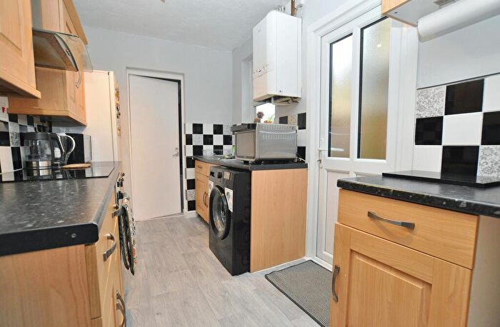 3 Bedroom Terraced House For Sale In Balmoral Road, Hitchin, SG5