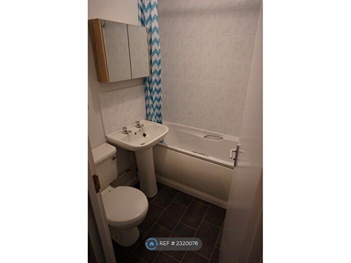 1 Bedroom Flat To Rent In Castle Court, Lewes, BN7