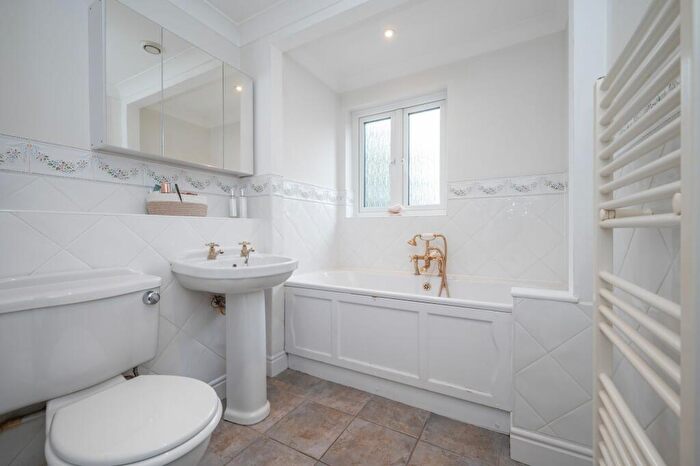 2 Bedroom Apartment For Sale In Warwick Road, Stratford-Upon-Avon, CV37