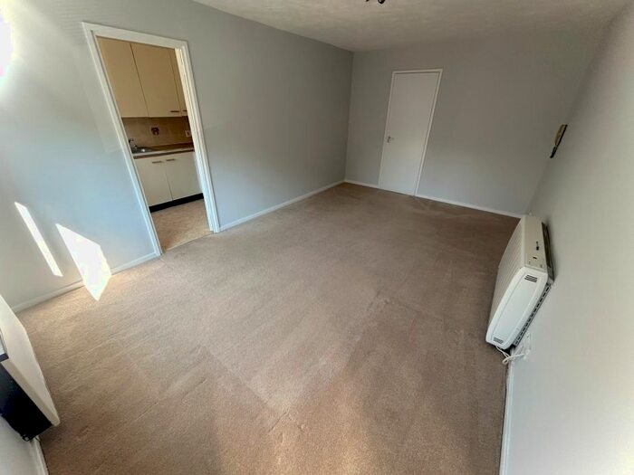 2 Bedroom Flat To Rent In Thicket Road, Sutton, SM1