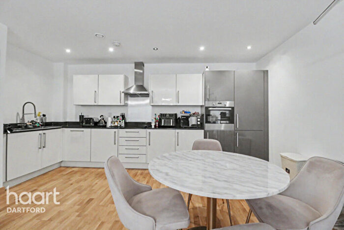 3 Bedroom Flat For Sale In William Mundy Way, Dartford, DA1